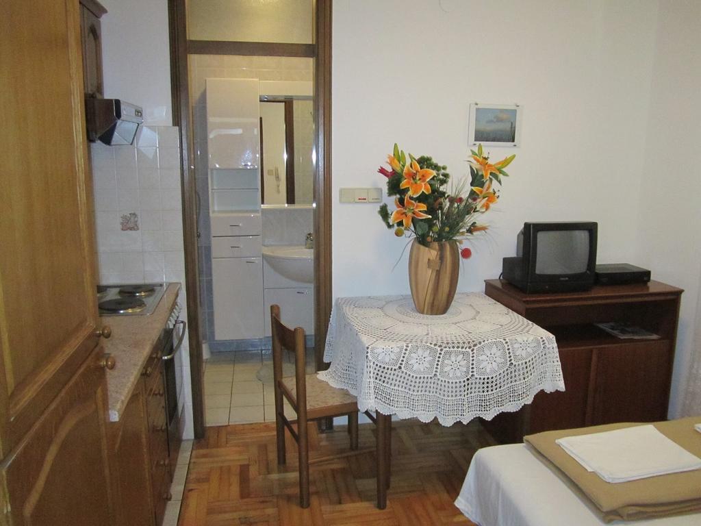 Apartments Antonia Malinska Quarto foto